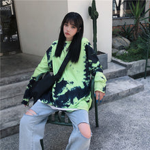 Load image into Gallery viewer, Green-Tie-Dyeing-Gradient-Tees.jpg