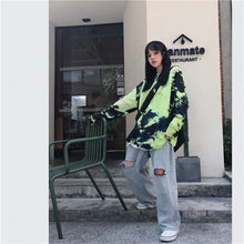 Load image into Gallery viewer, Green-Tie-Dyeing-Gradient-Tees.jpg